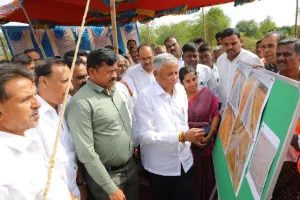 वी सोमन्ना ने तुमकूरु-रायदुर्गा नई रेलवे लाइन परियोजना के कार्यों का निरीक्षण किया