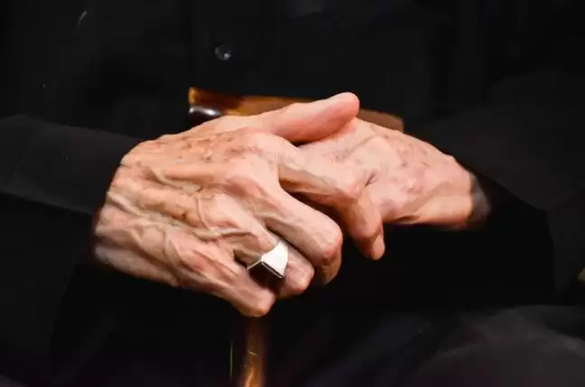 कोरोना को हराया, स्वस्थ होकर घर लौटे 90 साल के बुजुर्ग