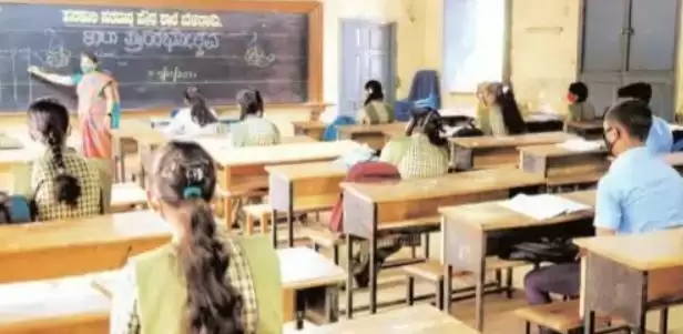 कर्नाटक: फिर लौटी स्कूलों में रौनक