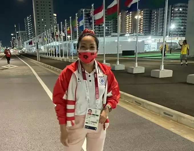 मीराबाई चानू ओलंपिक में रजत पदक जीतने वाली पहली भारतीय भारोत्तोलक