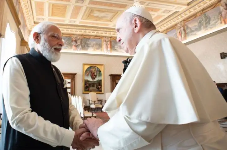 प्रधानमंत्री मोदी ने वैटिकन में पोप फ्रांसिस से मुलाकात की