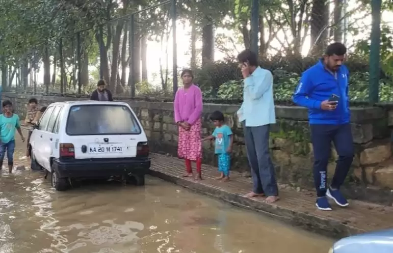 बेंगलूरु: विभिन्न इलाकों में भरा पानी, लोगों ने वीडियो-तस्वीरें पोस्ट कर मदद मांगी