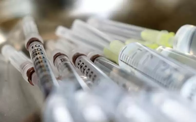 हार रही महामारी: देश में कोरोना रोधी टीके की 190 करोड़ से अधिक खुराकें दी गईं