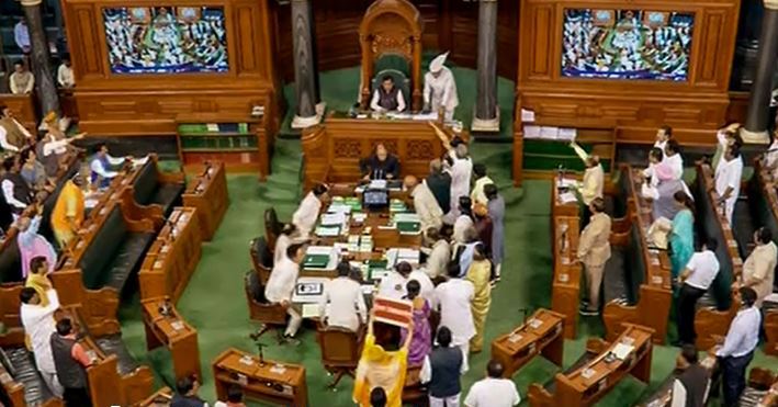 संसद में गतिरोध: विपक्ष जेपीसी के गठन, सत्ता पक्ष राहुल से माफी मंगवाने पर अड़ा