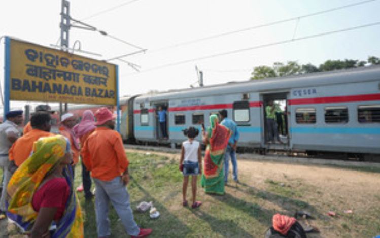 ओडिशा में रेल हादसे के बाद पहली यात्री ट्रेन बालासोर से गुजरी