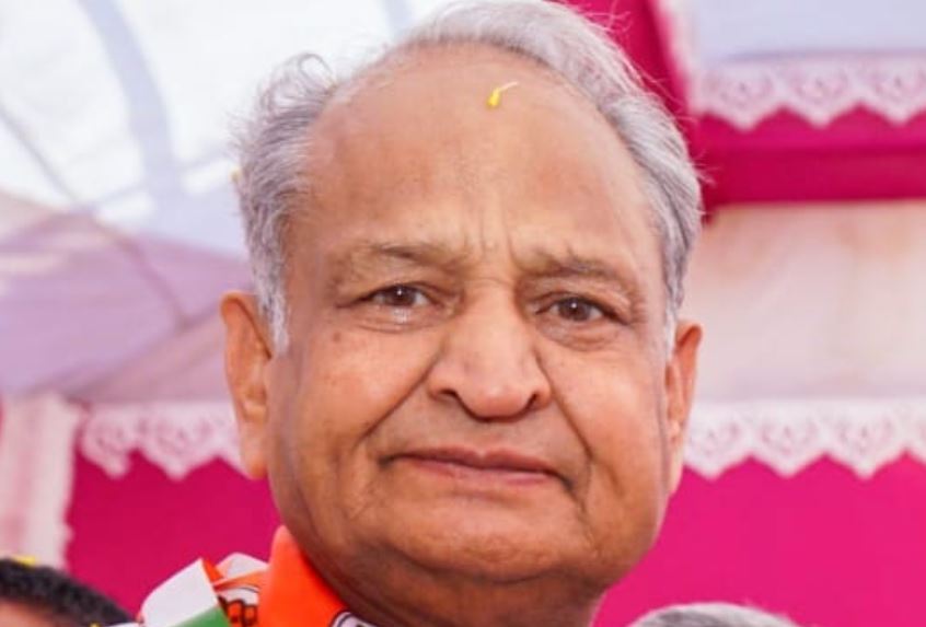 छात्रों में बहुत आक्रोश है, लेकिन सरकार आमजन के मनोभाव नहीं समझ रही है: अशोक गहलोत