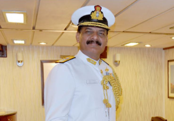 एडमिरल दिनेश कुमार त्रिपाठी ने नए नौसेना प्रमुख के तौर पर कार्यभार संभाला