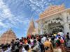 अबू धाबी के बीएपीएस हिंदू मंदिर में उमड़े श्रद्धालु