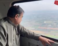 गडकरी ने बेंगलूरु-चेन्नई एक्सप्रेसवे की प्रगति का हवाई निरीक्षण किया
