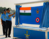 एयर चीफ मार्शल चौधरी ने वायु सेवा दिवस परेड पर नए ध्वज का अनावरण किया