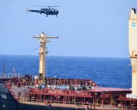 भारतीय नौसेना का शौर्य: 35 समुद्री डाकुओं को घुटने टेकने के लिए किया मजबूर, बंधक जहाज आजाद